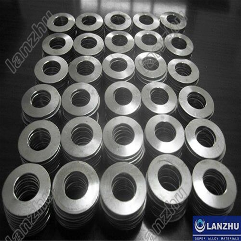 Cur i bhfeidhm ábharnua frith-chreimthe agus teicneolaíochtaí i bhfeithiclí míleata (2)